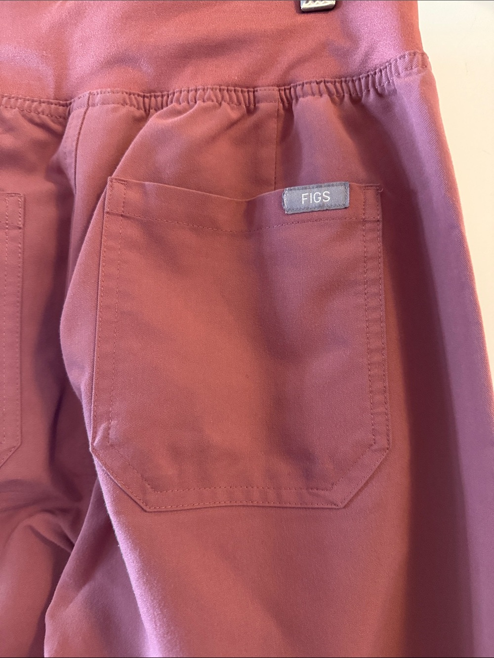 EUC FIGS Technical Collection Rose Hot Pink Cargo Scrub Pants Womens Sz XS Tall - Picture 5 of 8